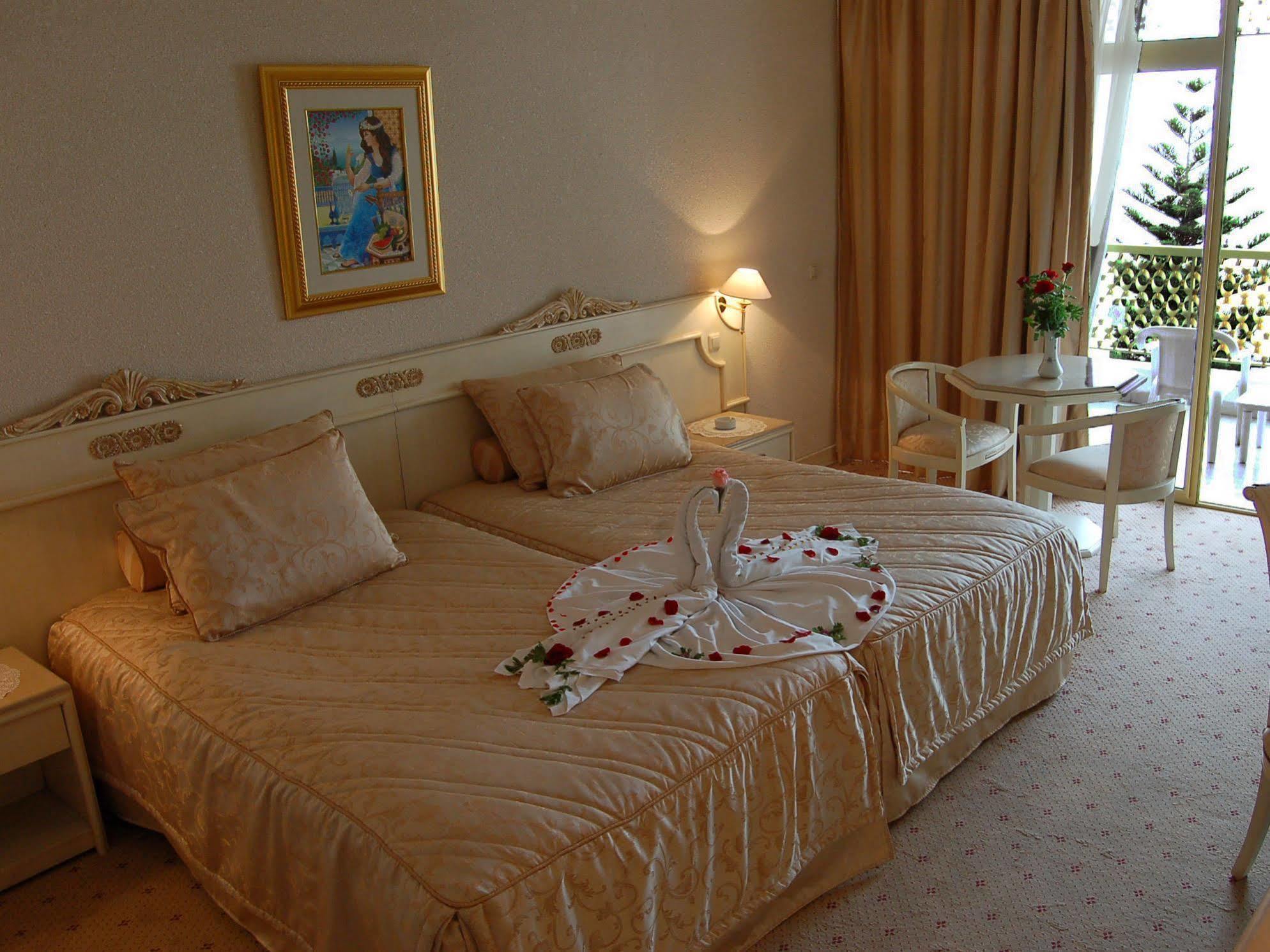 Hotel Amir Palace 4*